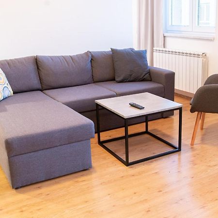 אוסטרבה Yellow Apartment מראה חיצוני תמונה