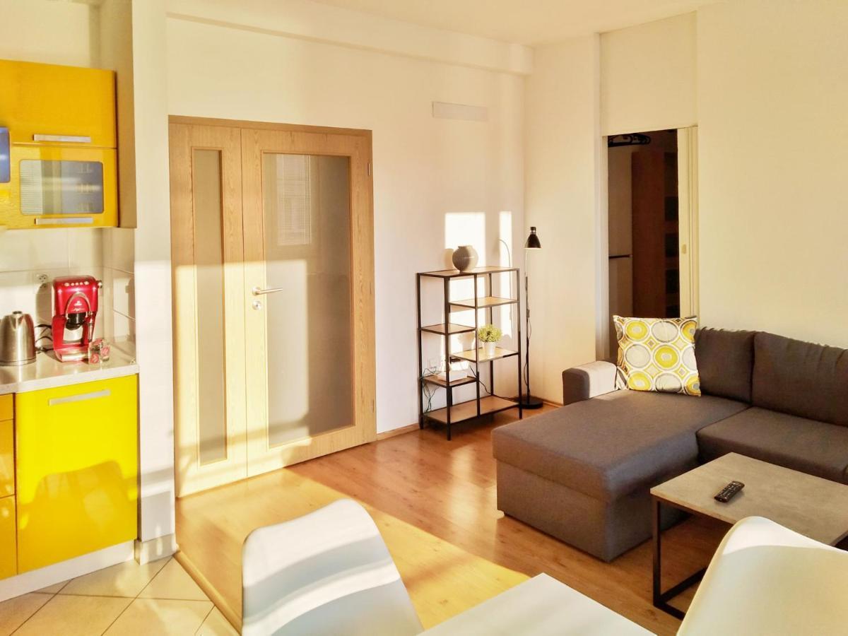 אוסטרבה Yellow Apartment מראה חיצוני תמונה