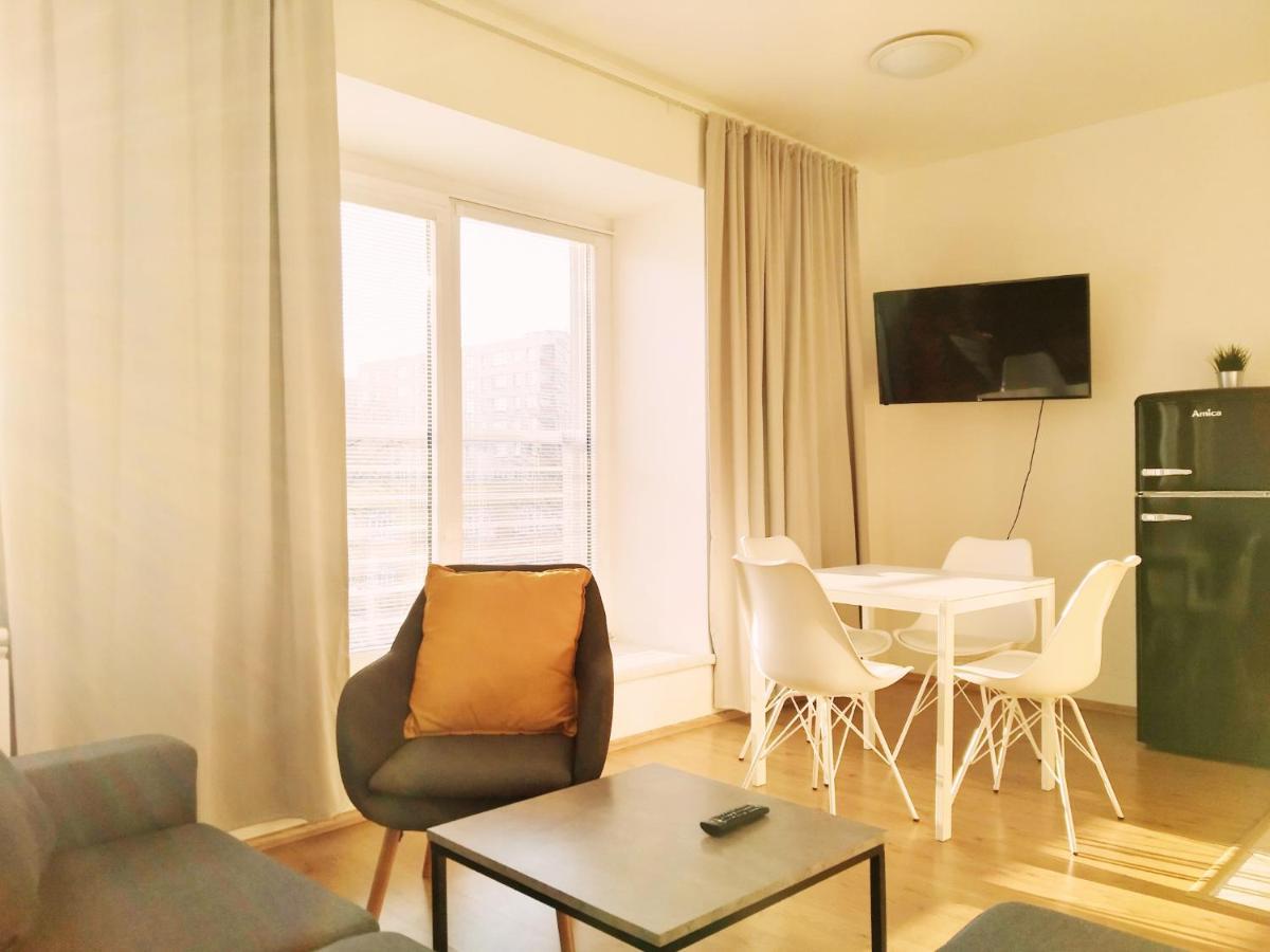 אוסטרבה Yellow Apartment מראה חיצוני תמונה