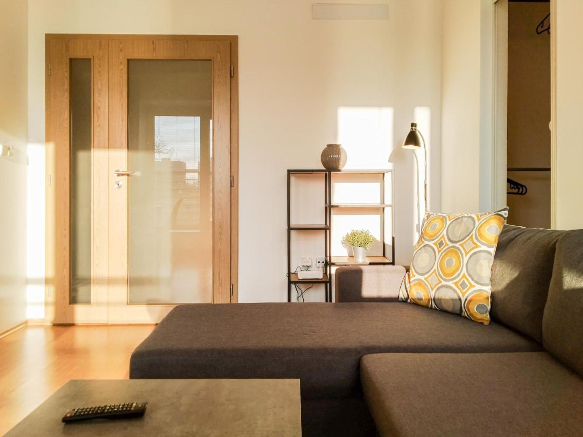 אוסטרבה Yellow Apartment מראה חיצוני תמונה