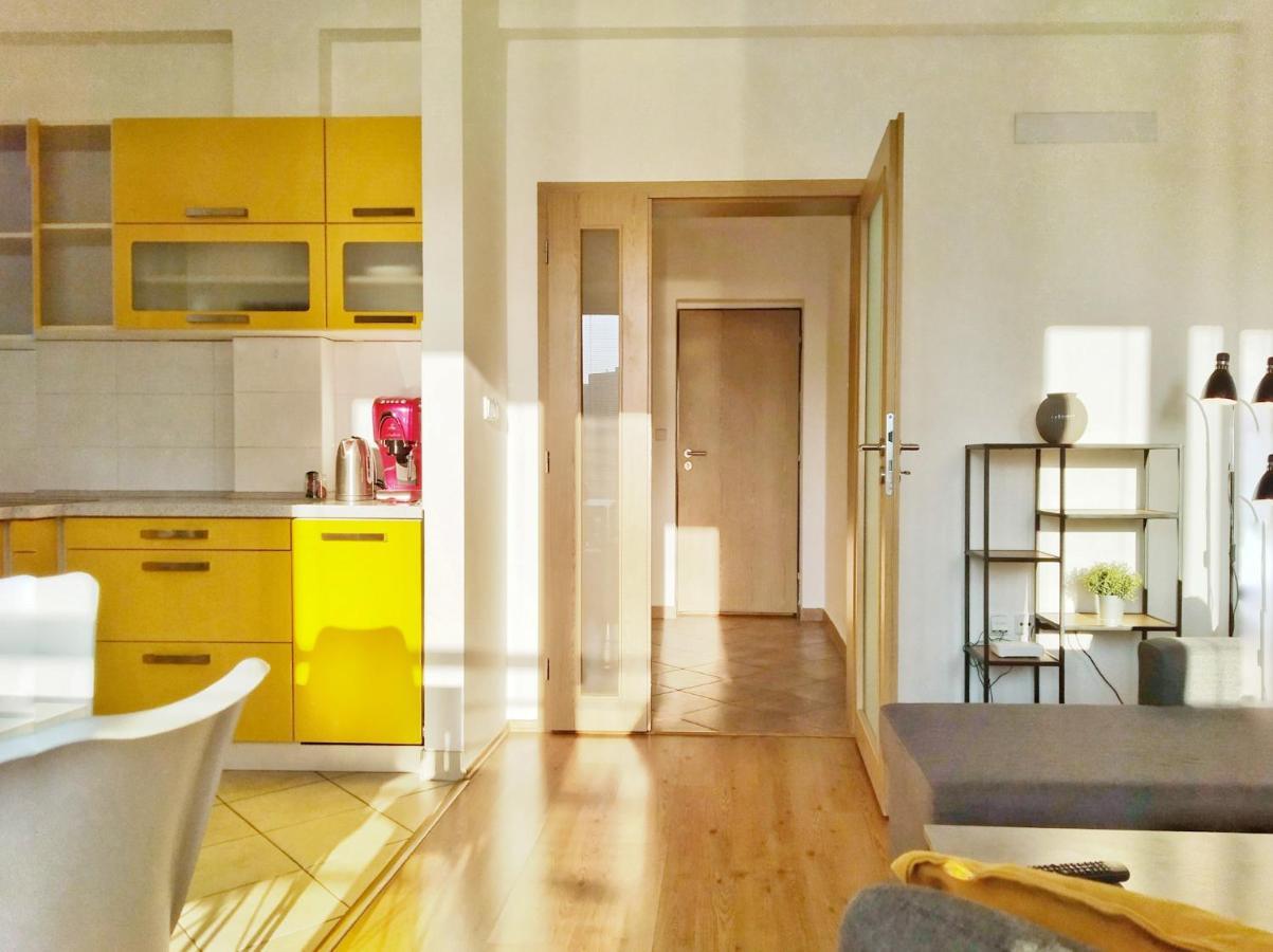 אוסטרבה Yellow Apartment מראה חיצוני תמונה