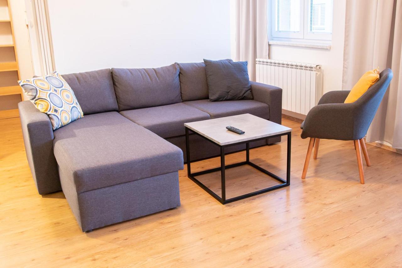 אוסטרבה Yellow Apartment מראה חיצוני תמונה