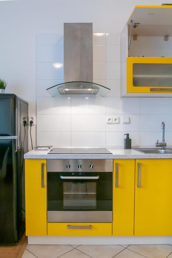 אוסטרבה Yellow Apartment מראה חיצוני תמונה